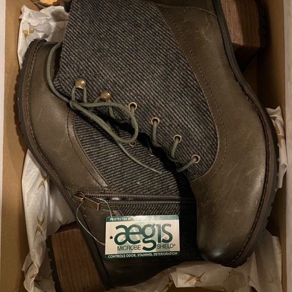 Aetrex Skyler Lace Up High Support Leather Boot - Picture 2 of 3